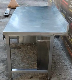 Τραπέζι Εργασίας Ανοξείδωτο Με Φάλτσο 131/147,5x74x74Cm - Μεταχειρισμένο